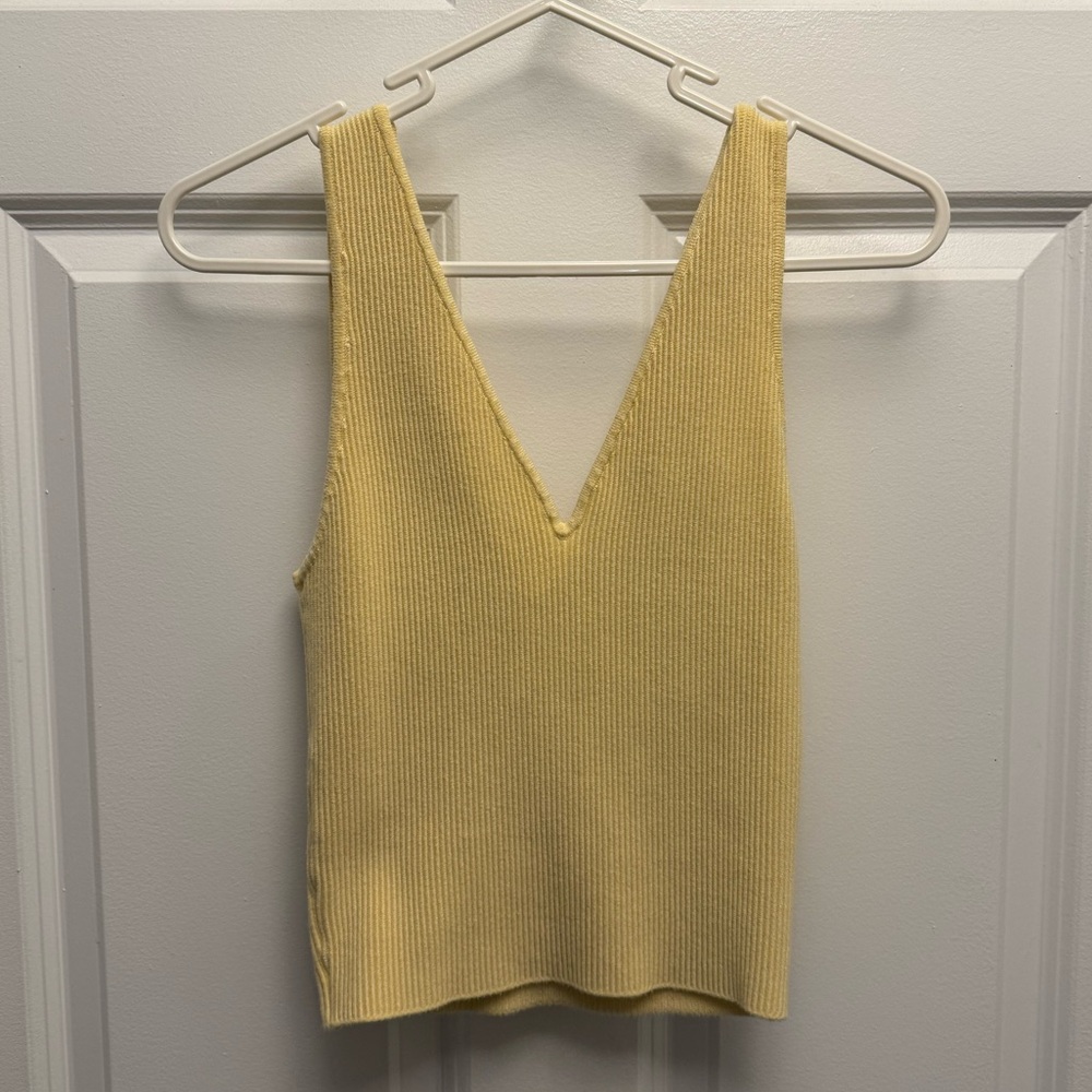 Abercrombie & Fitch Ribbed Ottoman V-Neck Tank in Yellow - Size Small